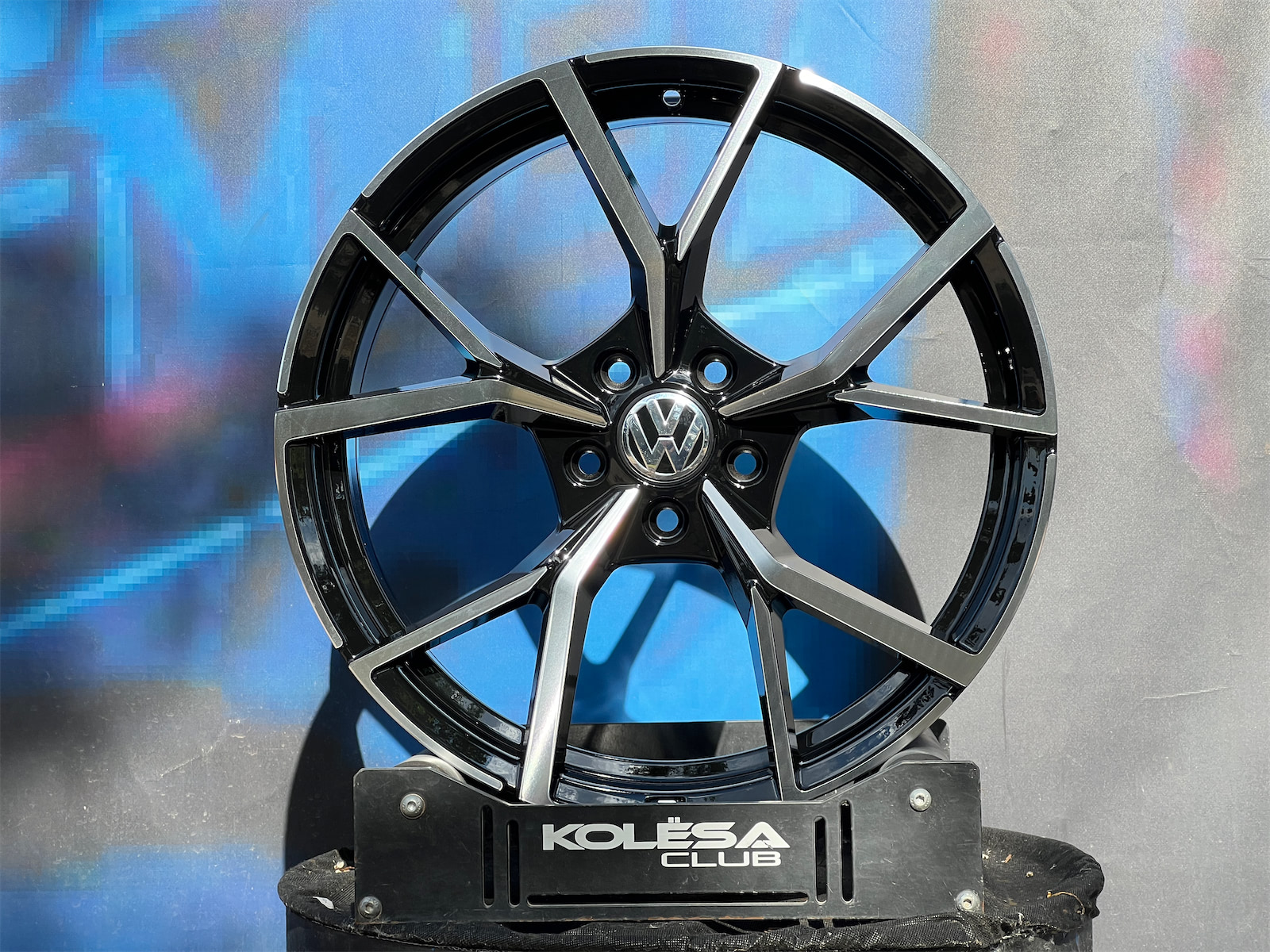 Комплект (4 шт) WH Wheels 6113R 8j-19 5*112 ET45 d57,1 GBF
