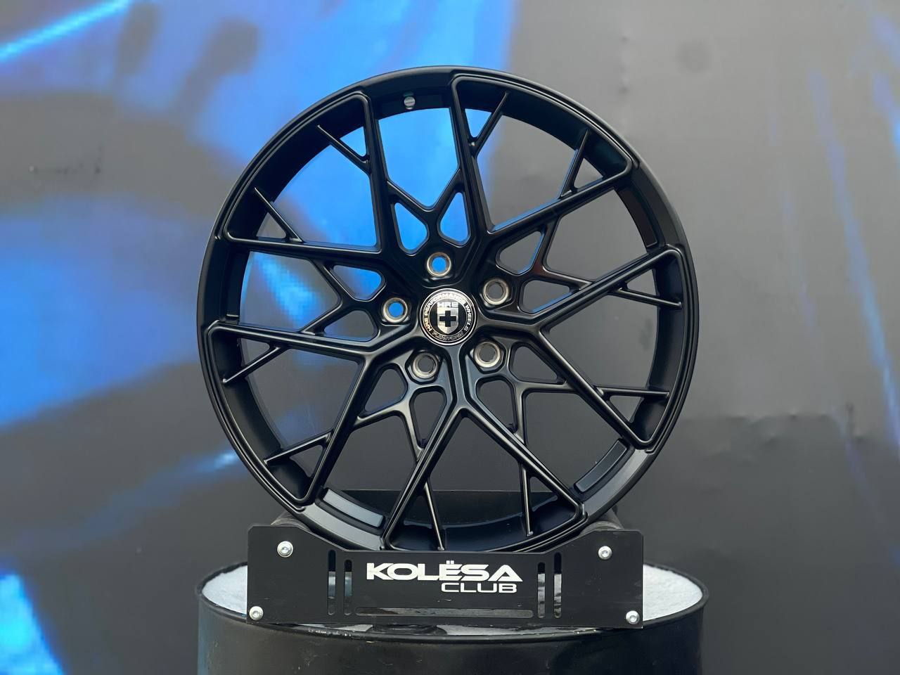 HRE Design FF10 7,5j-17 5*114,3 ET38 d73,1 MB