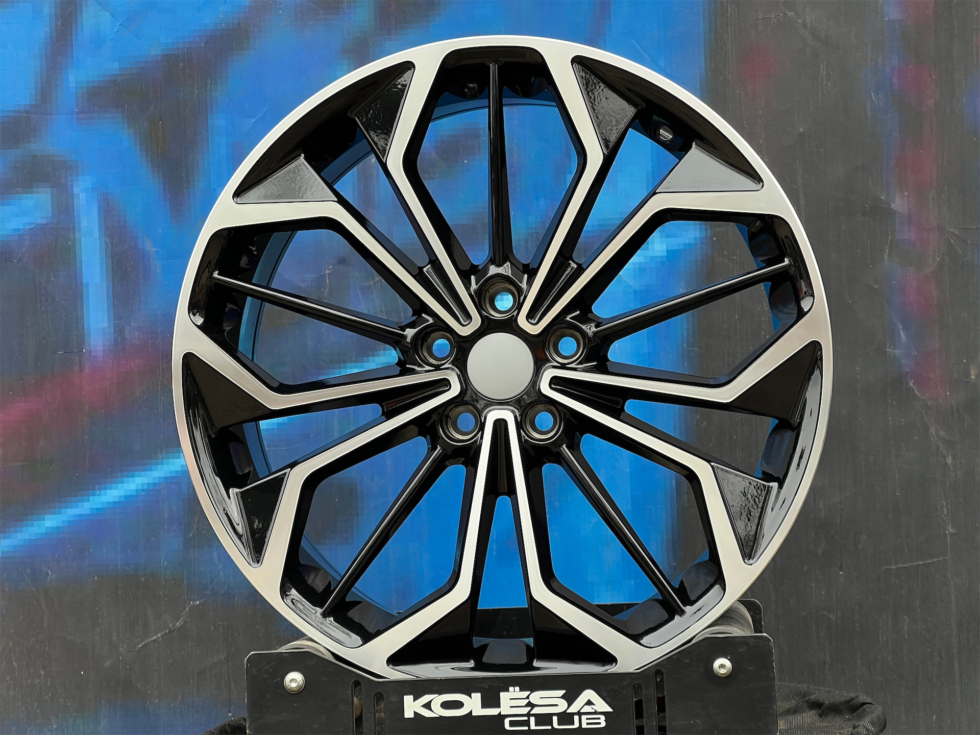 Комплект (4 шт) BW Wheels 5608 8,5j-19 5*108 ET45 d63,4 GBF