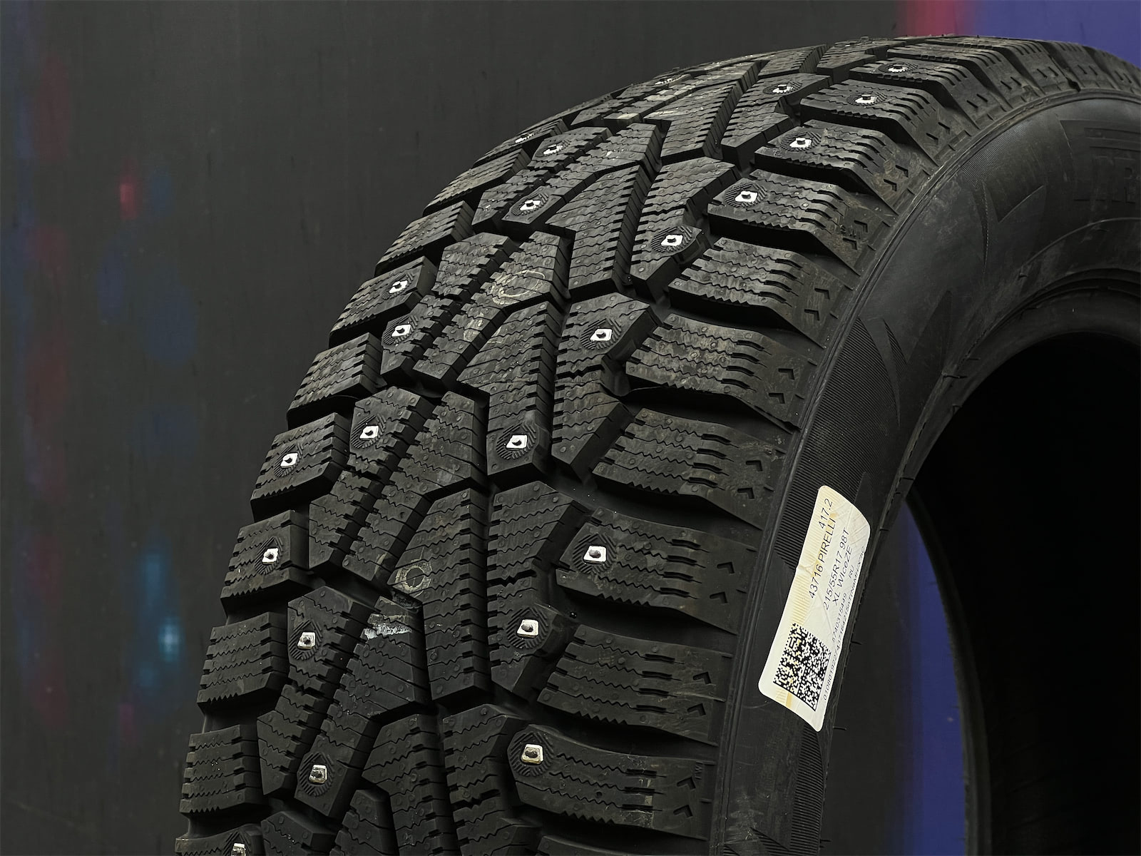 Pirelli Ice Zero 215/55 R17 98T