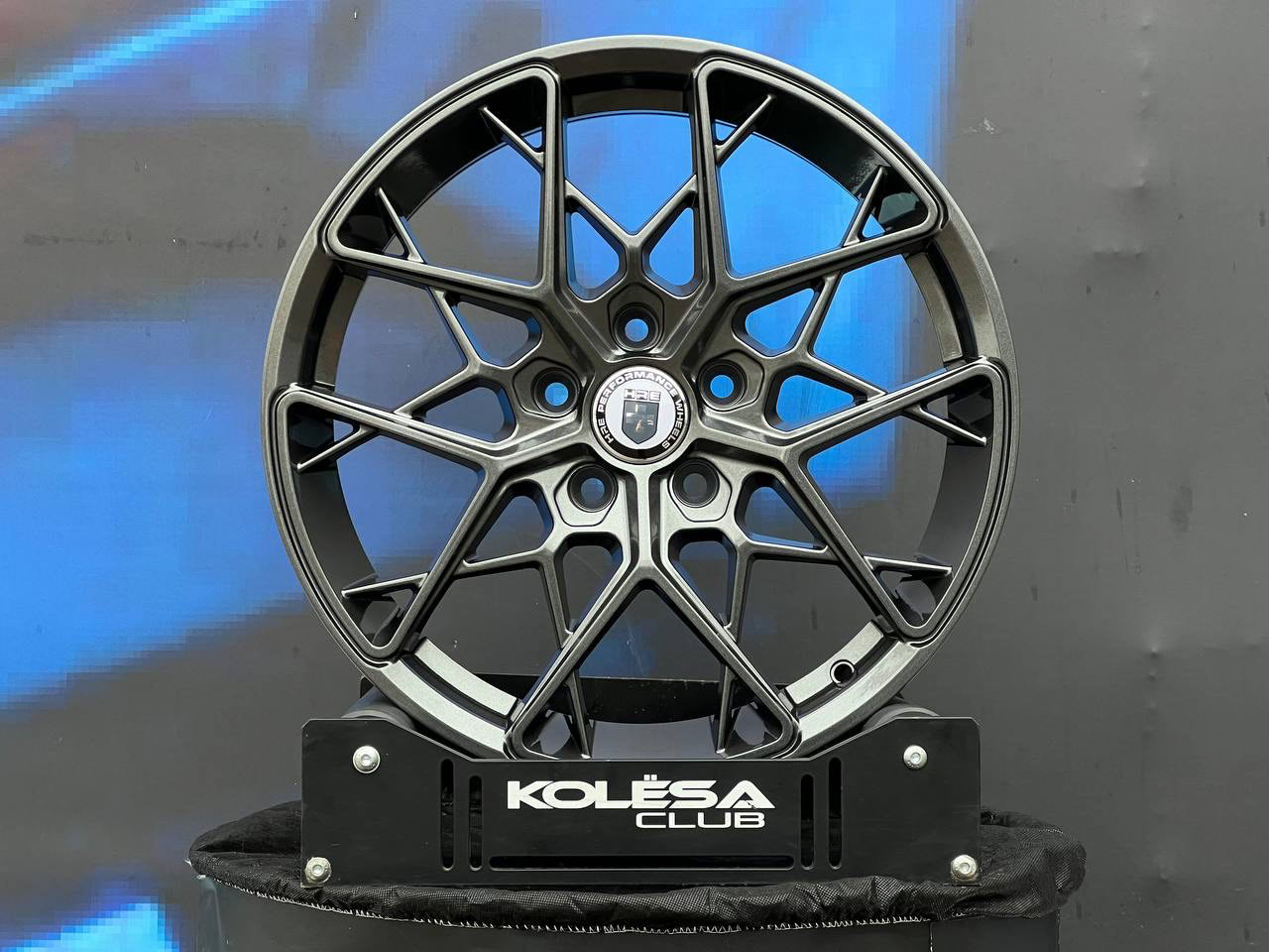 HRE Design FF10 7,5j-17 5*114,3 ET35 d73,1 GM