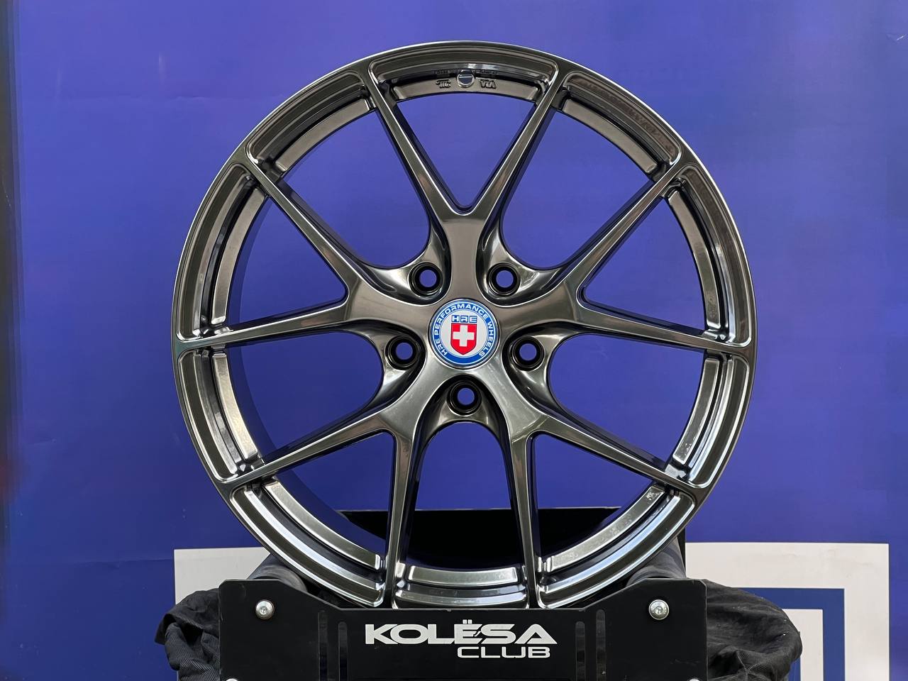 Комплект (4 шт) HRE Design P101 8,5j-19 5*114,3 ET35 d73,1 HB