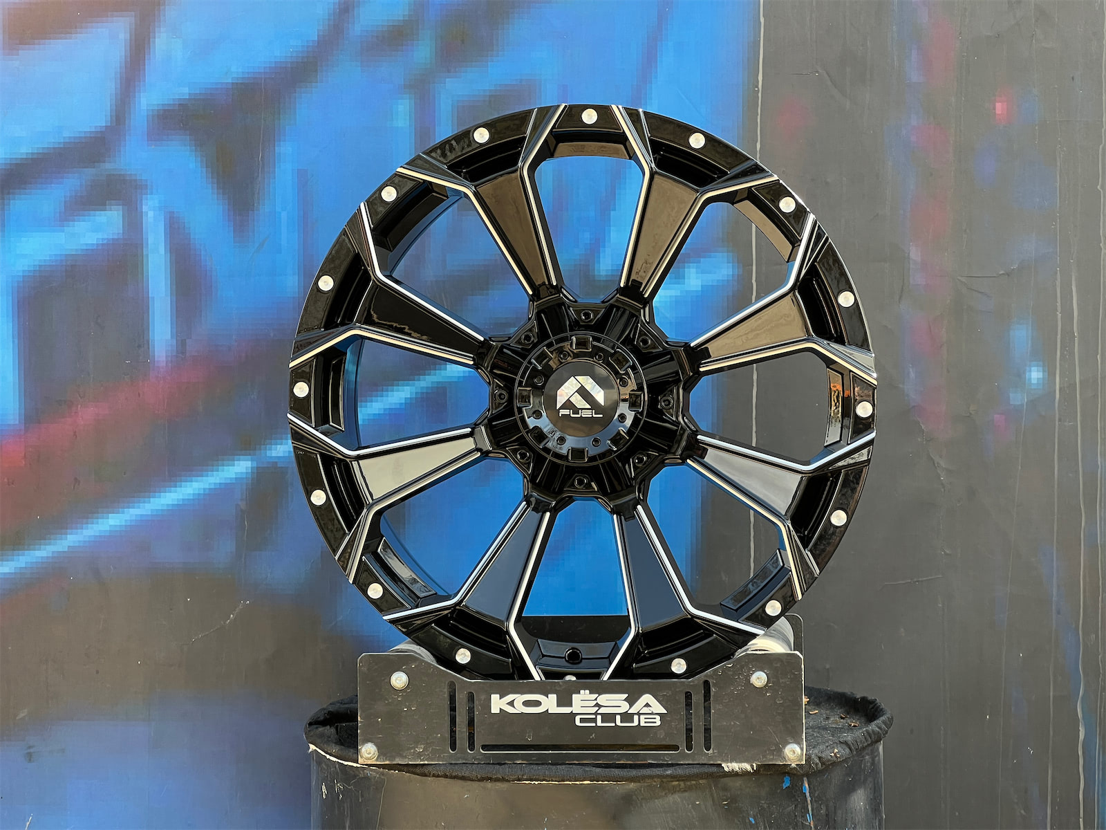 Комплект (4 шт) Fuel Design Assault 9j-20 6*139,7 ET18 d110,1 B+M