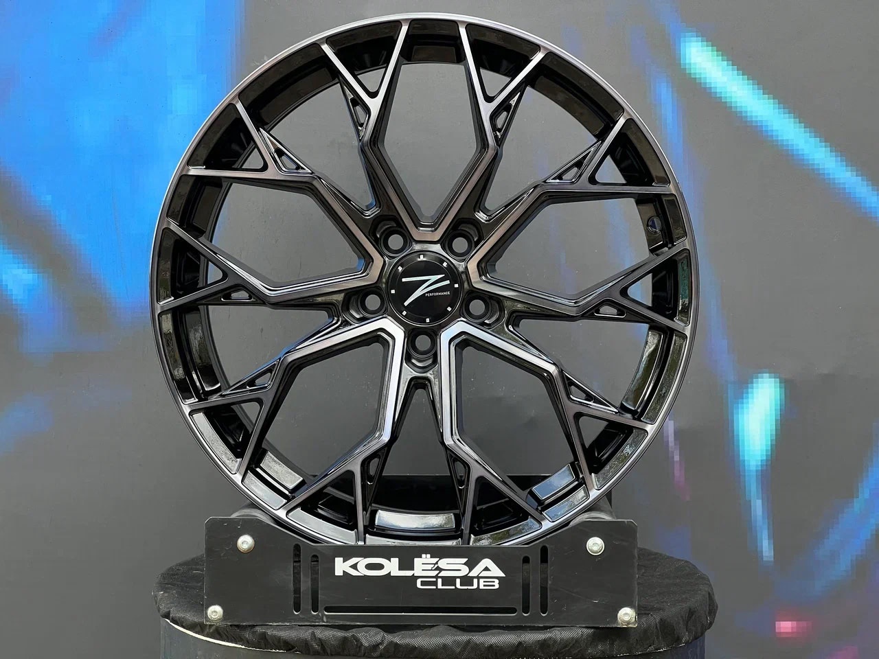 Комплект (4 шт) Z-performance Design ZP7.1 8,5j-19 5*108 ET40 d63,4 GBFL