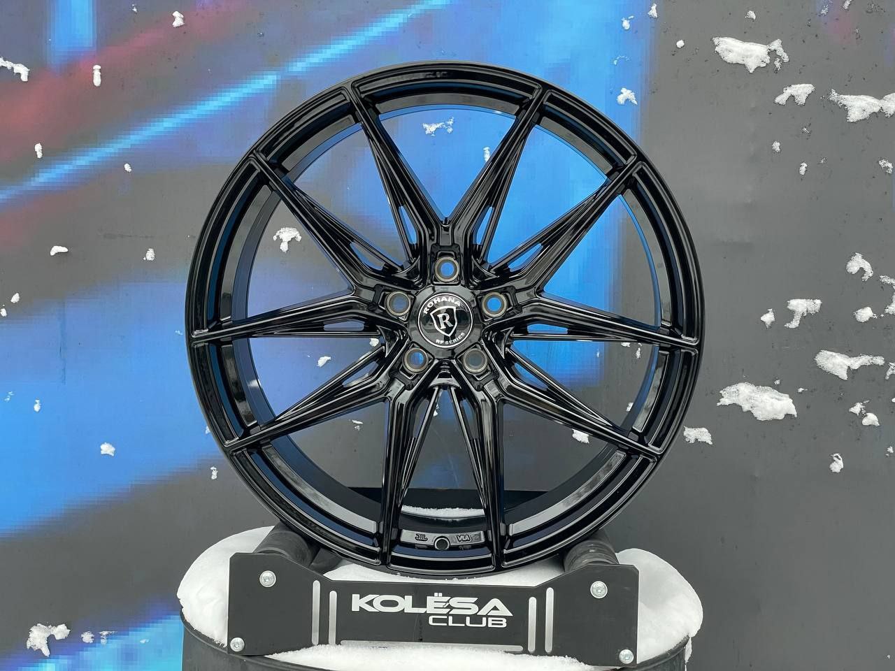 Комплект (4 шт) Rohana Design RFX13 9j-20 5*108 ET35 d73,1 GB