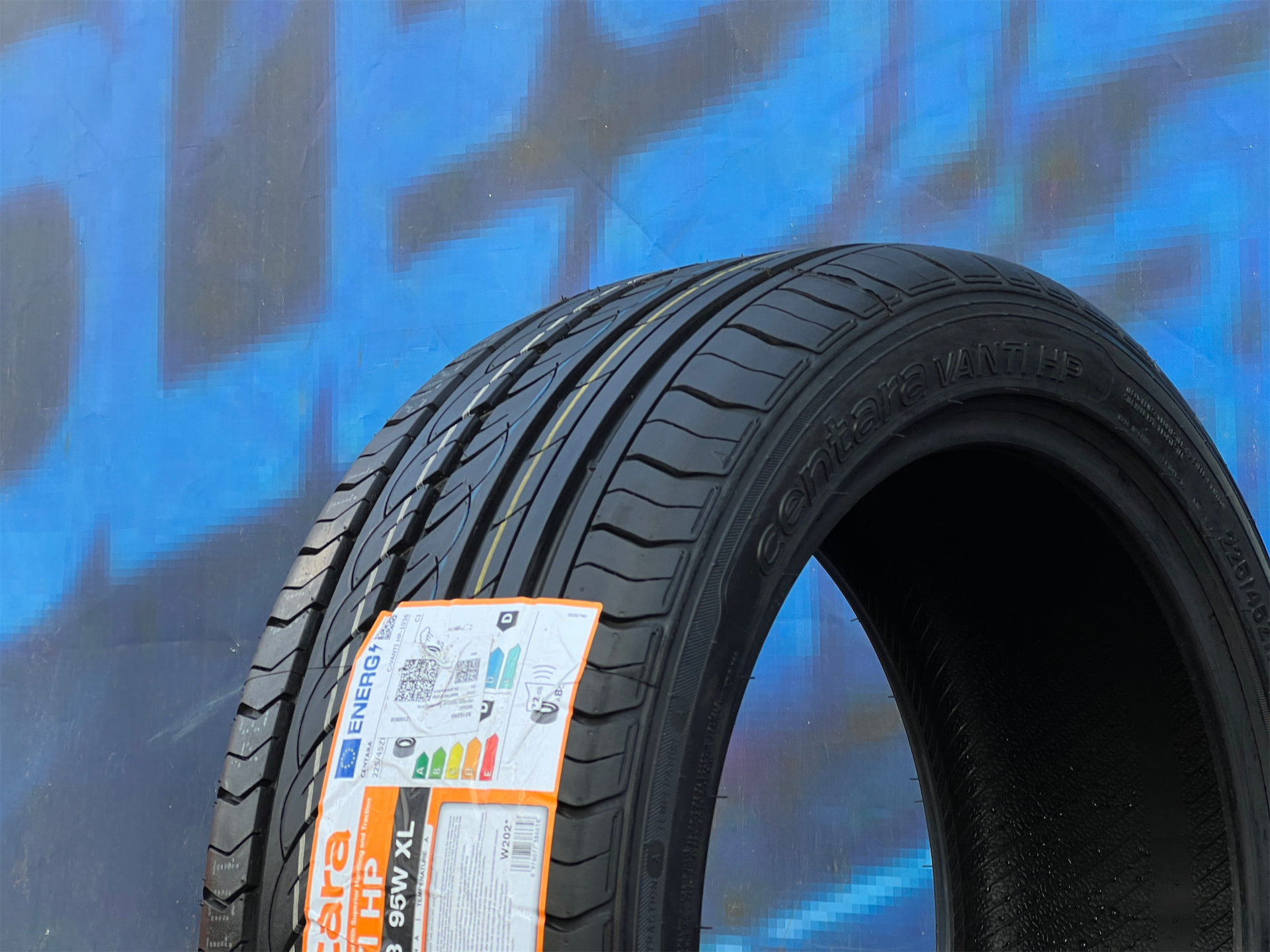 Комплект (4 шт) Centara Vanti HP 225/45 R18 95W