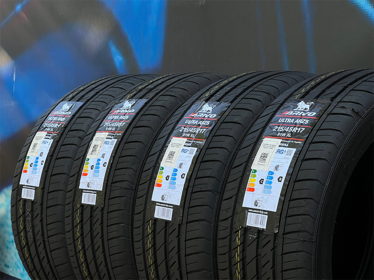 Комплект (4 шт) Arivo Ultra ARZ5 215/45 R17 91W