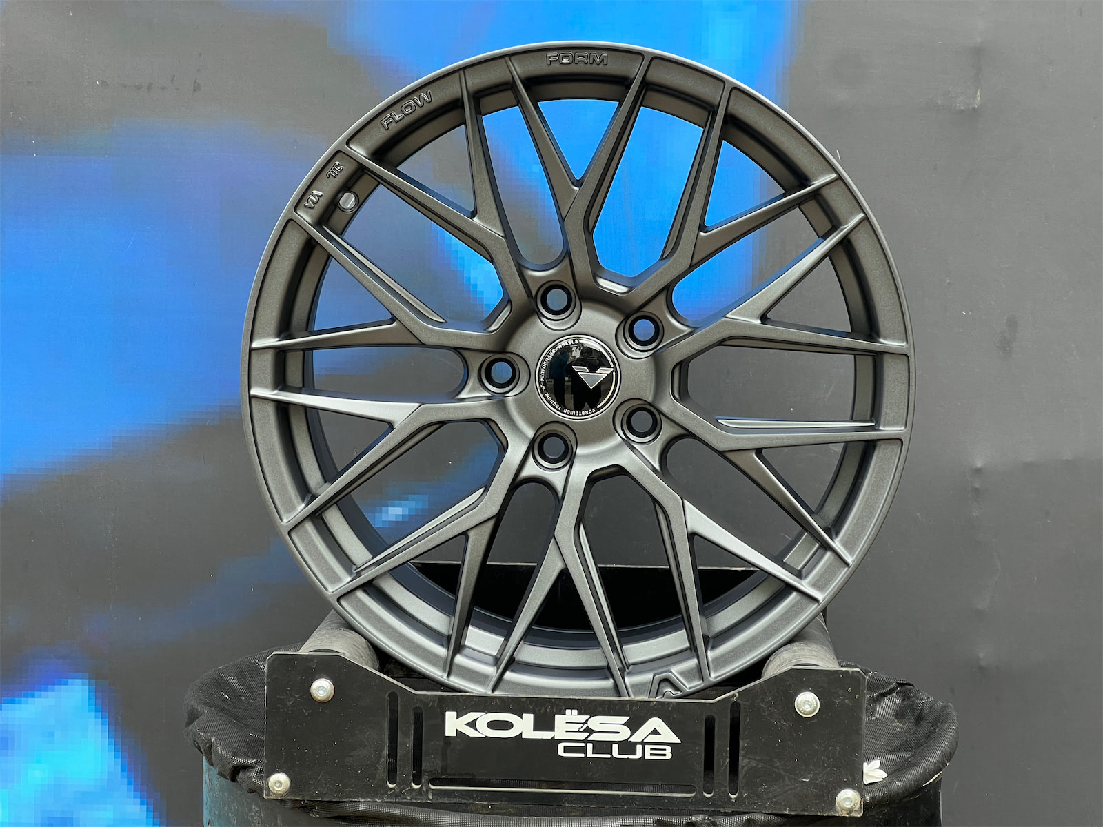 Комплект (4 шт) Vorsteiner Design VFF107 8,5j-19 5*108 ET35 d73,1 MG
