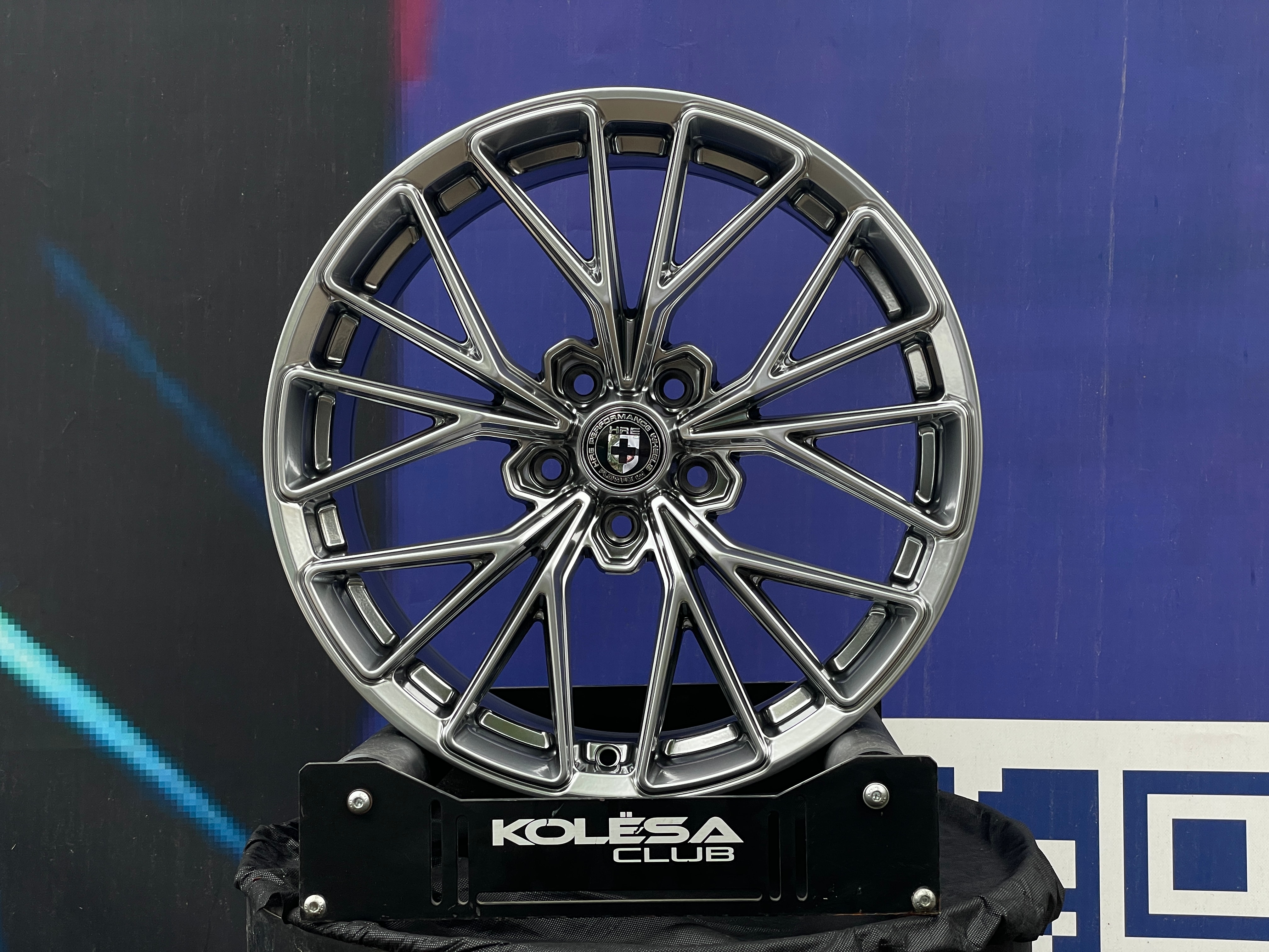 HRE Design FF28 7,5j-17 5*100 ET35 d73,1 HB