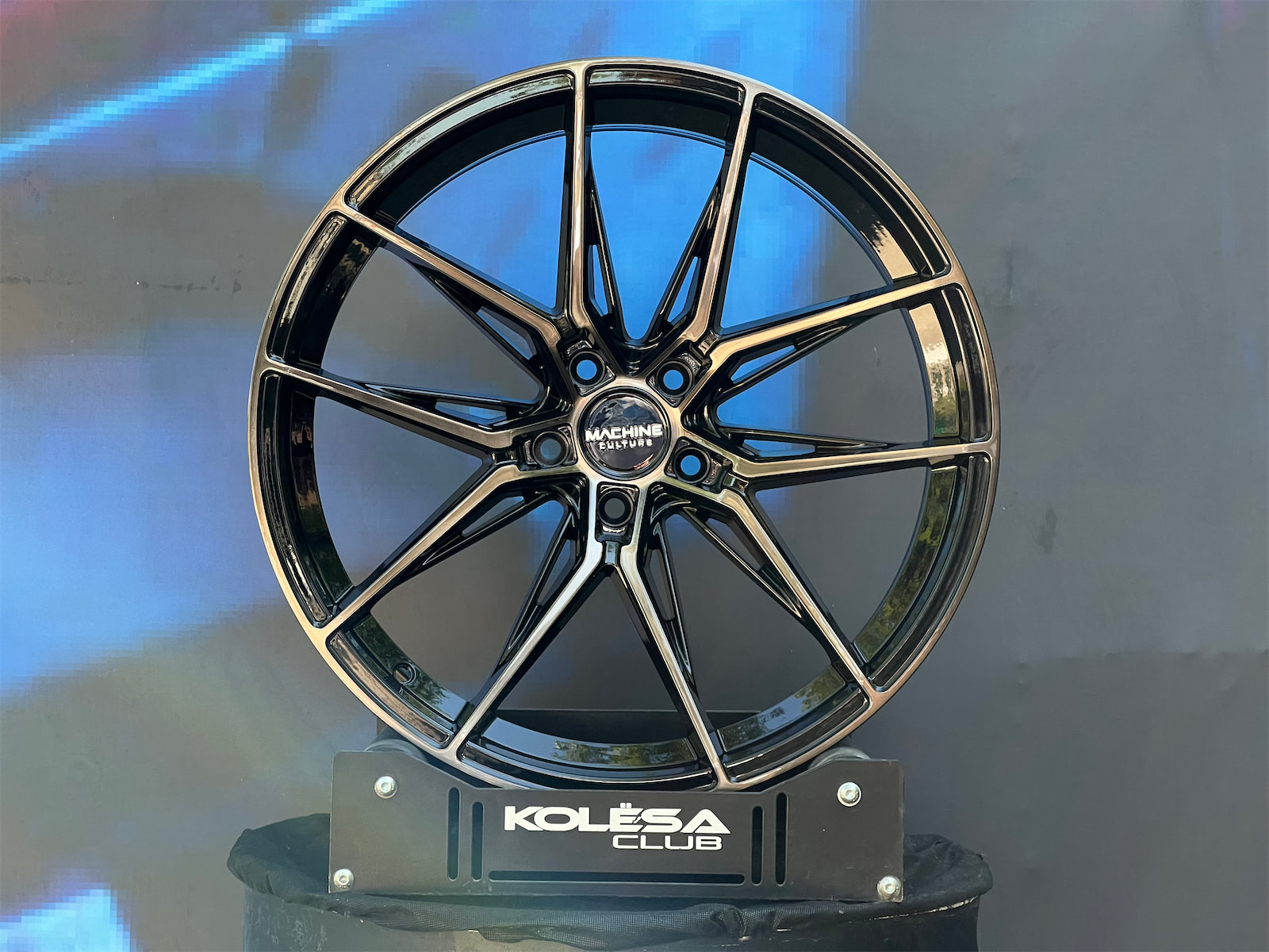 Комплект (4 шт) Rohana Design RFX13 9j-20 5*114,3 ET35 d73,1 GBFL