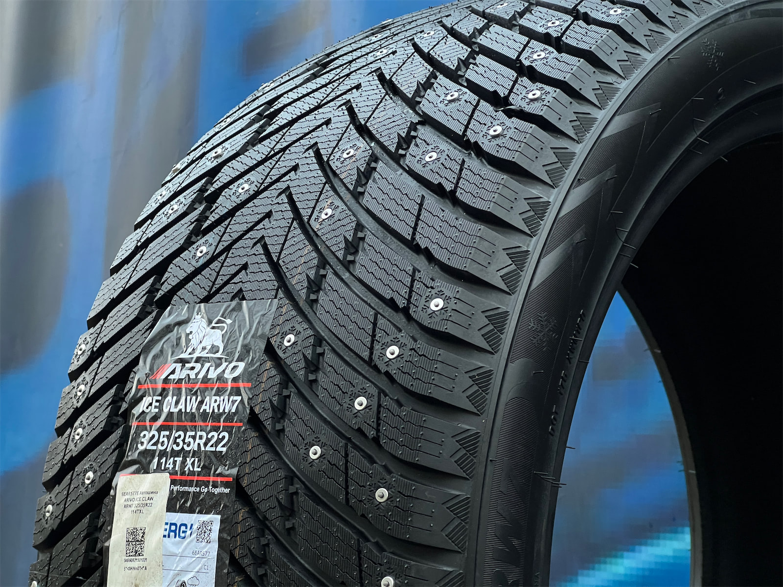 Arivo Ice Claw ARW7 325/35 R22 114T
