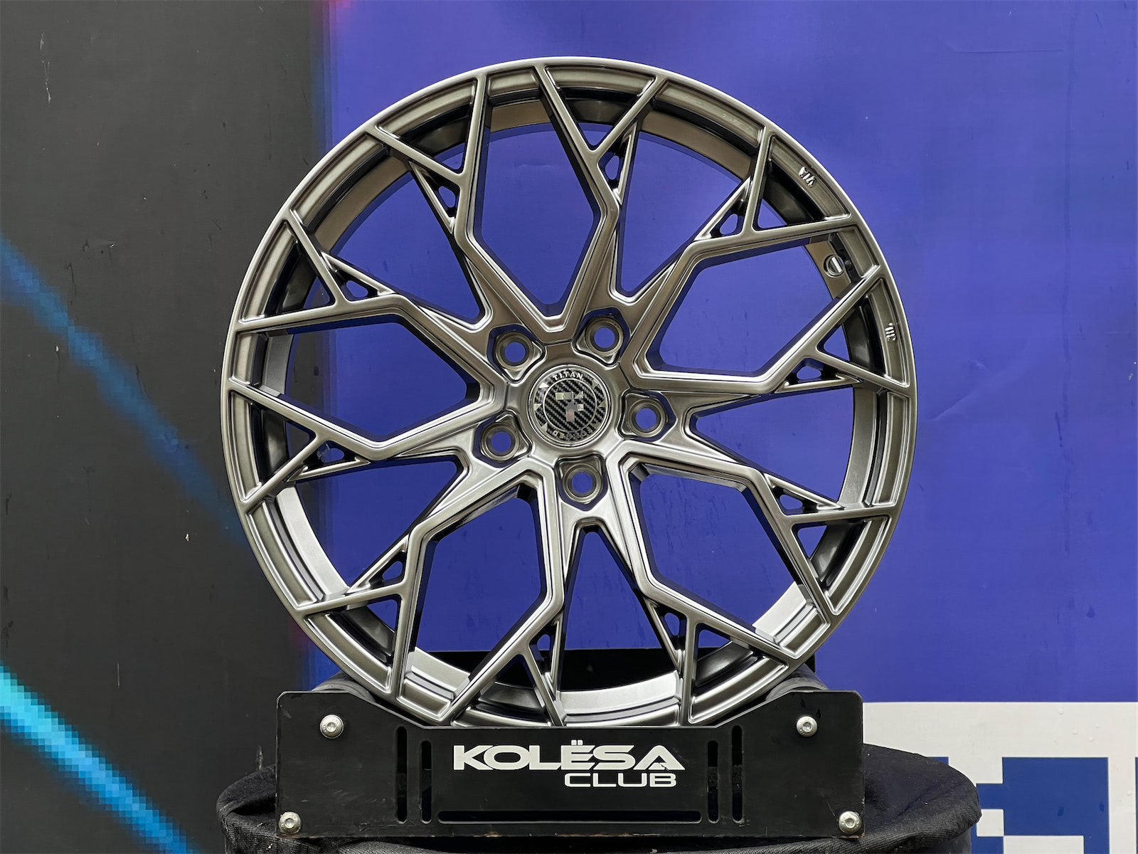 Комплект (4 шт) Titan Forged FA624 8,5j-18 5*112 ET35 d66,6 HB