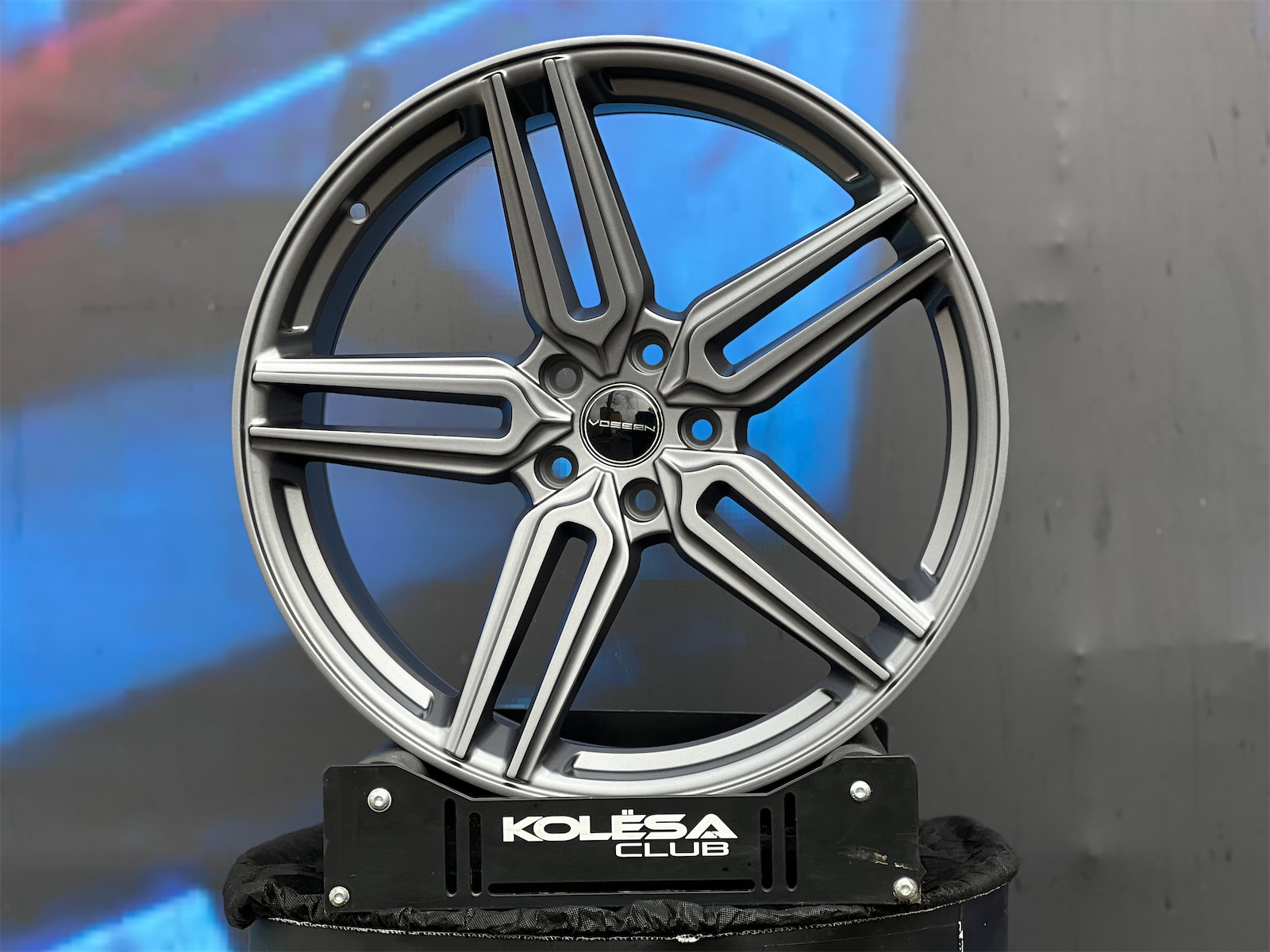 Комплект Vossen Design HF1 10j-20 5*112 et35 d66,6 и 9j-20 5*112 d66,6 MG
