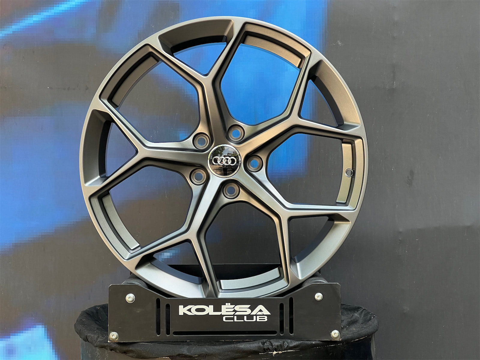 Комплект (4 шт) BW Wheels 5598 8,5j-19 5*112 ET30 d66,6 MGM